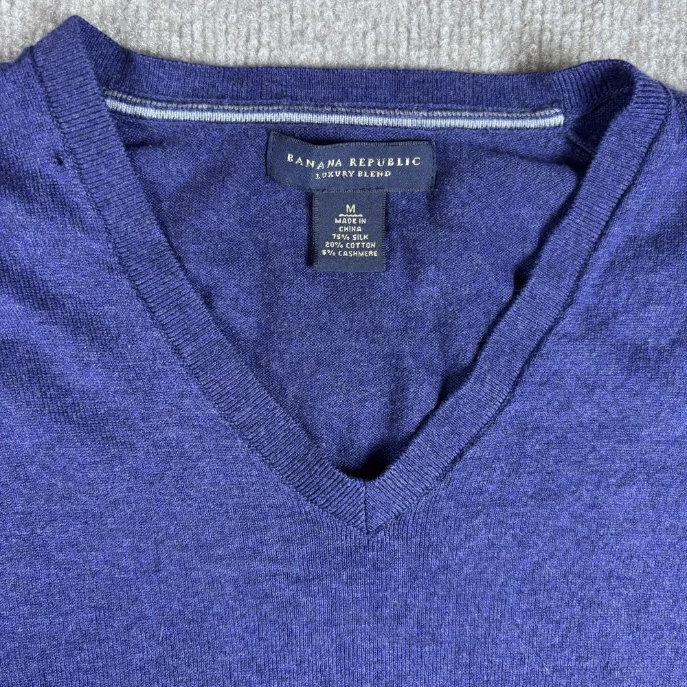 Banana Republic Luxury Blend Sweater Mens M Blue Silk Cashmere V Neck